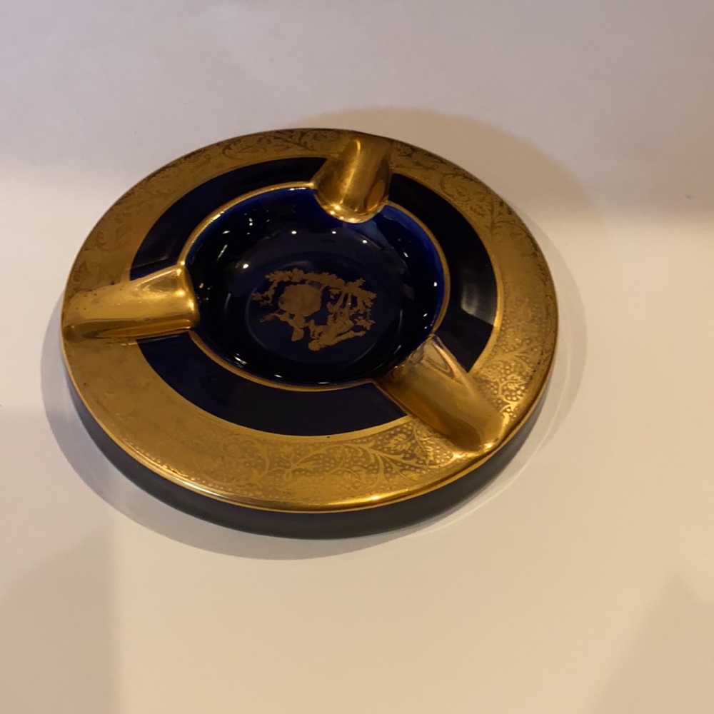 LIMOGES NAVY AND GOLD ASHTRAY FRENCH - Picture 10 of 10